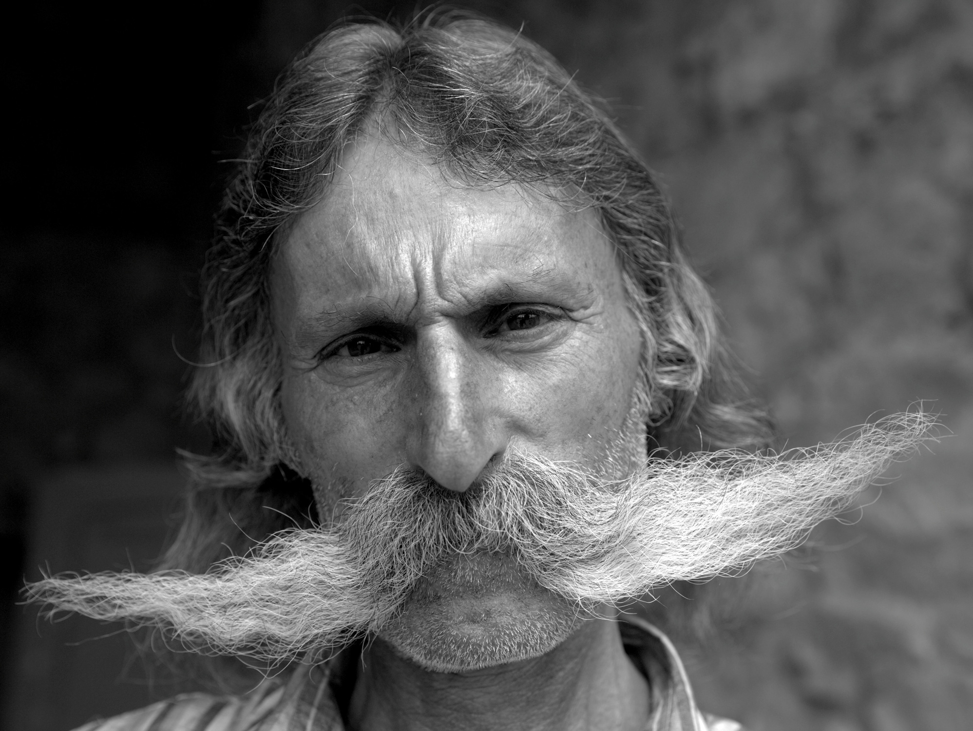 Portrait eines Mannes mit lustigem Bart